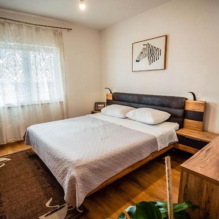 Apartman Fjaka シベニク エクステリア 写真