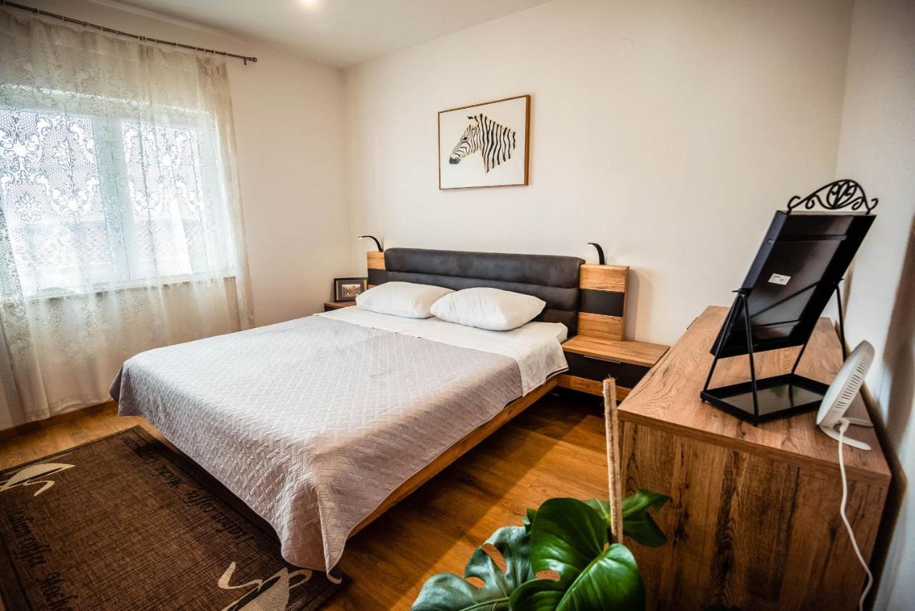 Apartman Fjaka シベニク エクステリア 写真