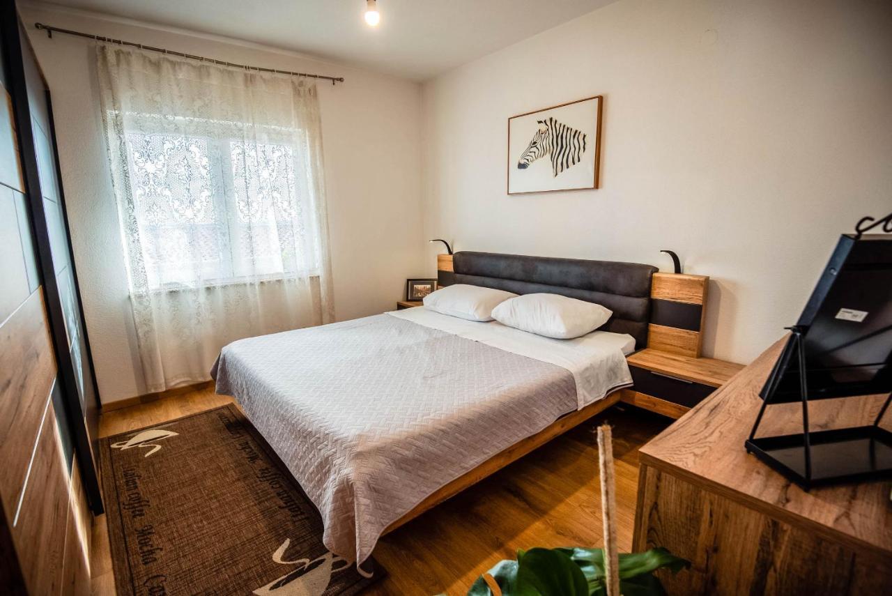Apartman Fjaka シベニク エクステリア 写真