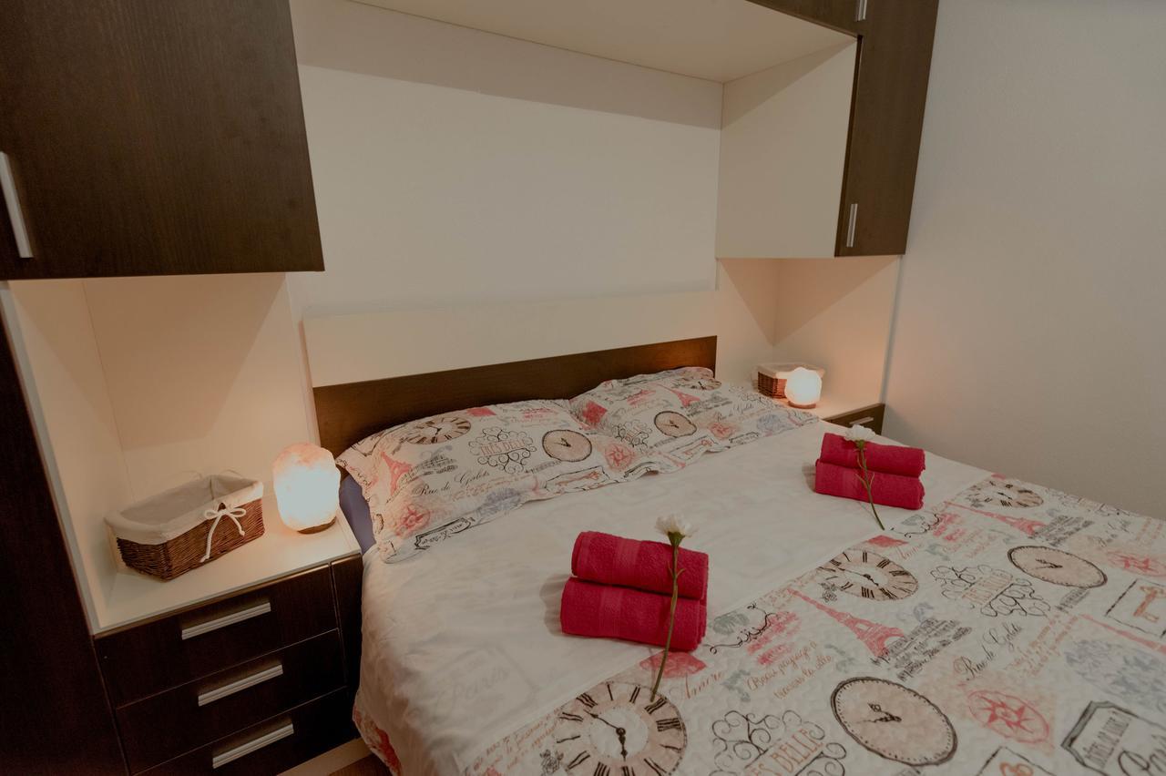 Apartman Fjaka シベニク エクステリア 写真