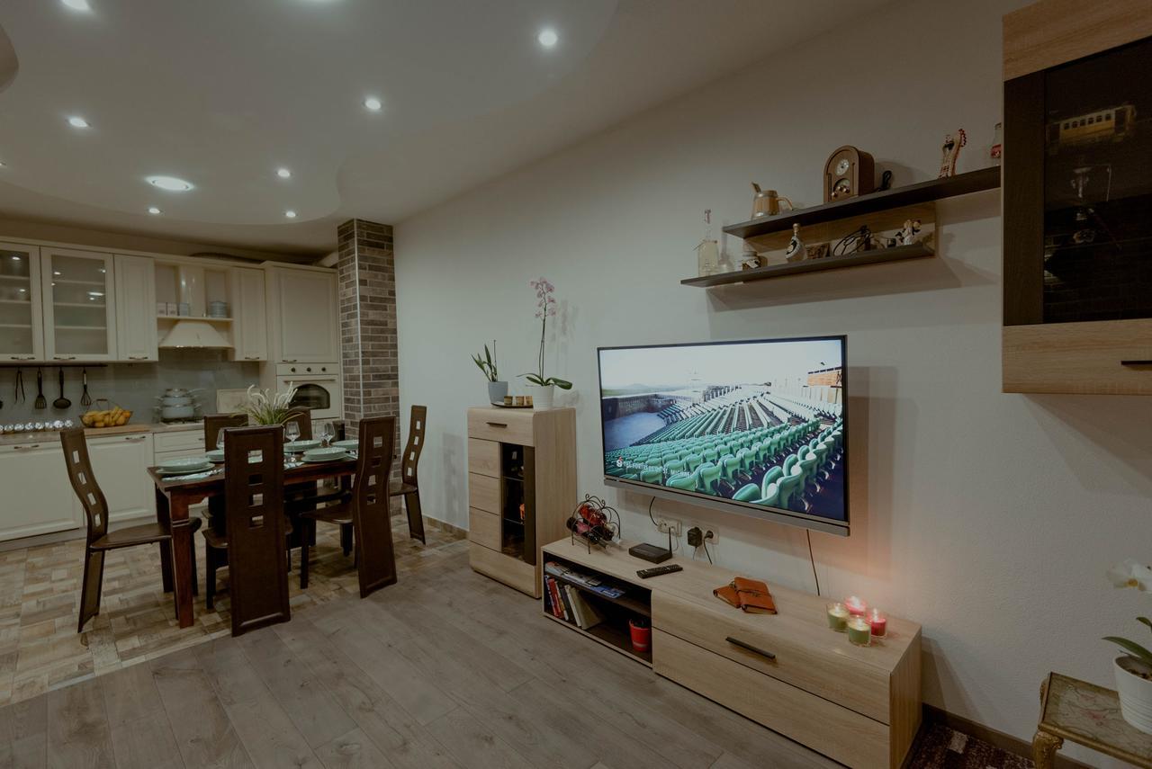 Apartman Fjaka シベニク エクステリア 写真